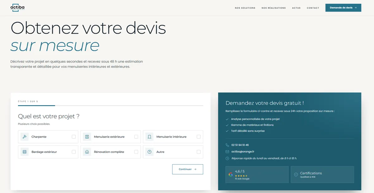 Page « Obtenez votre devis sur mesure » du site ACTIBA Menuiseries : formulaire en cinq étapes ouvert sur le choix du type de projet, coordonnées et note Google à droite